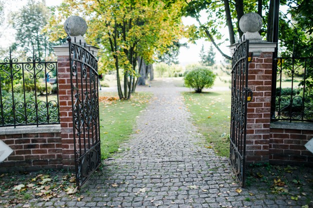 7 Reasons to Install Driveway Gates